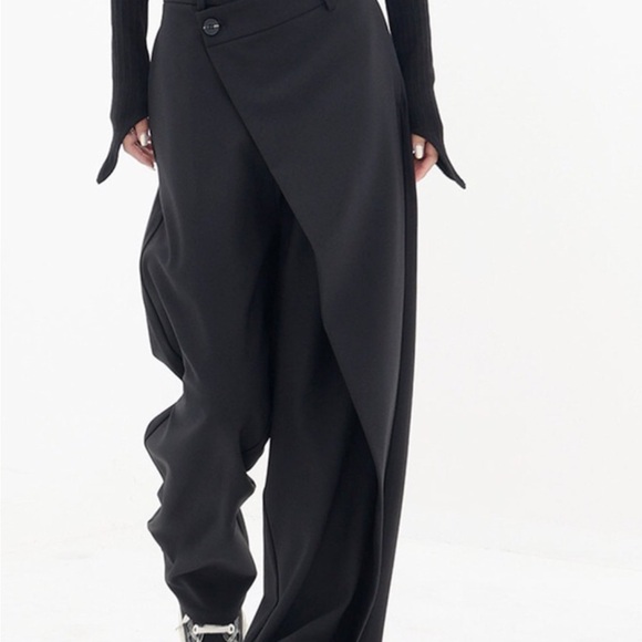 Commense Black Wide-Leg Trousers - Picture 2 of 8